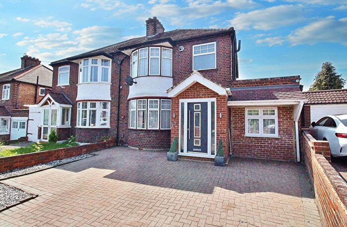 3 Bedroom Semi Detached House For Sale In Downs View, Isleworth, TW7