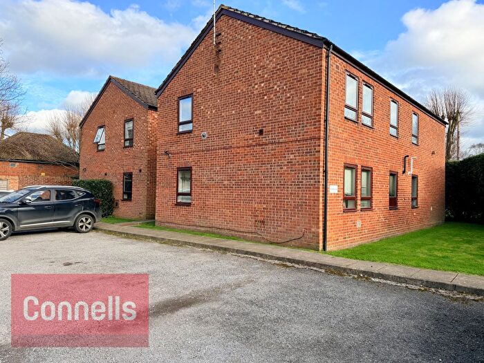 1 Bedroom Flat To Rent In Manor Road, Horsham, RH12