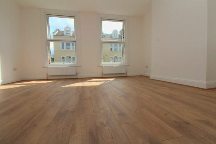 Studio To Rent In Lee High Road, Lewisham, SE13