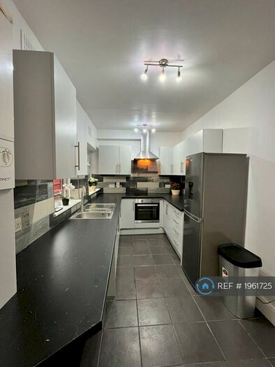 3 Bedroom Terraced House To Rent In Sunderland Street, Northampton, NN5