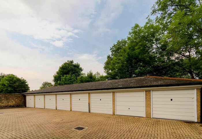 Parking/garage To Rent In Keswick Road, East Putney, London, SW15