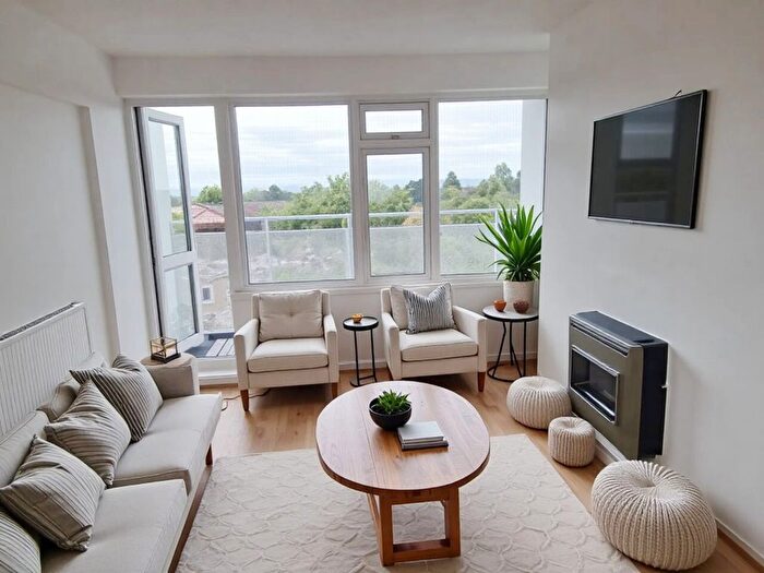 2 Bedroom Flat To Rent In Swanton Gardens, London, SW19