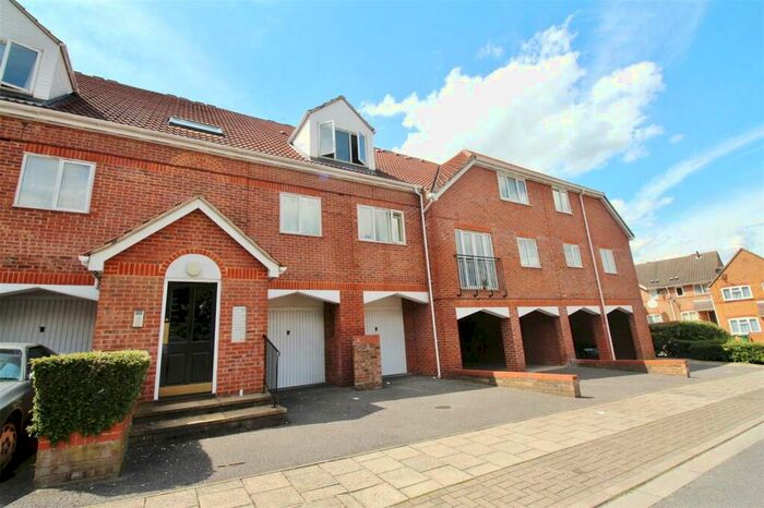 1 Bedroom Apartment To Rent In Tynemouth Road, London, SE18