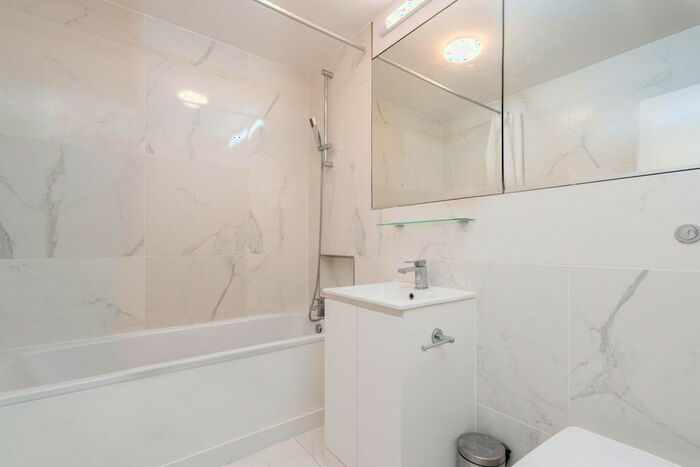 2 Bedroom Apartment To Rent In Cresta House, Swiss Cottage, NW3