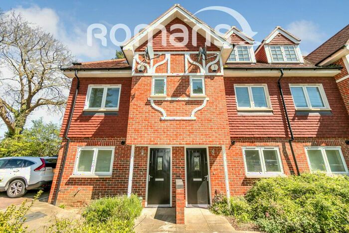 4 Bedroom Terraced House To Rent In Oxford Road, RG31