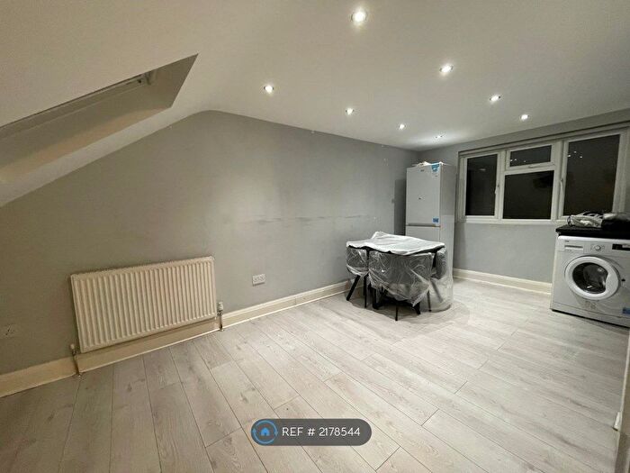 3 Bedroom Flat To Rent In Bellamy Drive, Stanmore, HA7