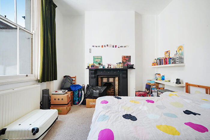 3 Bedroom Flat To Rent In Hornsey Road, Upper Holloway, Islington, London, N19