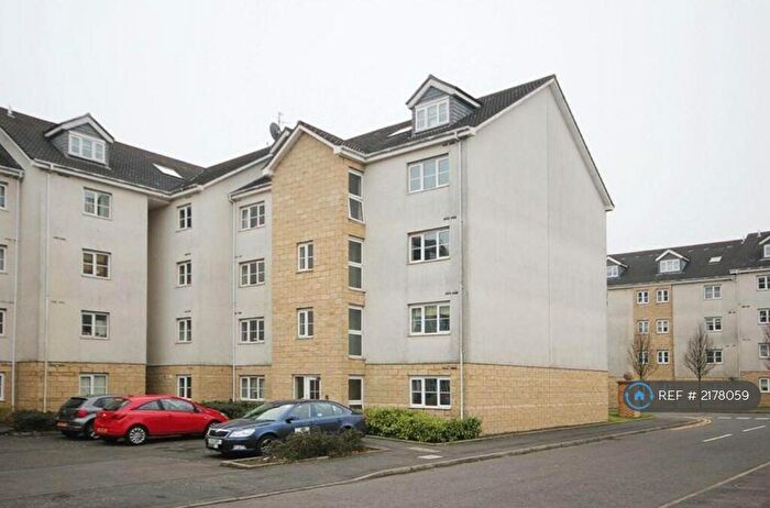 3 Bedroom Flat To Rent In Queens Crescent, Livingston, EH54