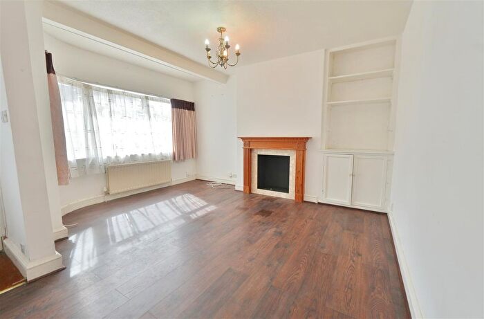 3 Bedroom Terraced House To Rent In Wiltshire Avenue, Slough, SL2