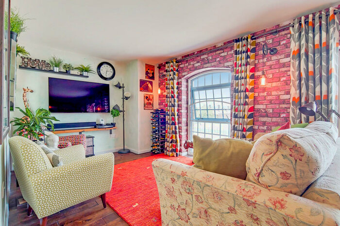 2 Bedroom Apartment To Rent In The Grainstore, Royal Victoria Dock, E16