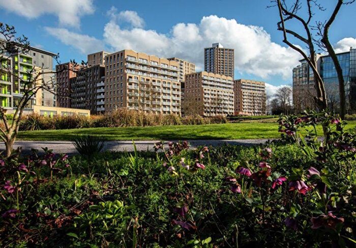 3 Bedroom Apartment To Rent In Vousden Grove, West Thamesmead, London, SE28