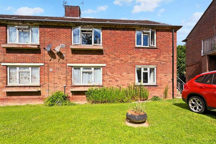 2 Bedroom Flat To Rent In Newlands Lane, Chichester, PO19