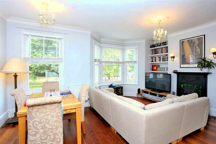 3 Bedroom Flat To Rent In Allfarthing Lane, Wandsworth, London, SW18