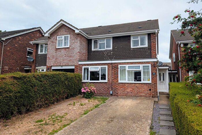 4 Bedroom Semi-Detached House For Sale In Glenbrook Walk, Fareham, PO14