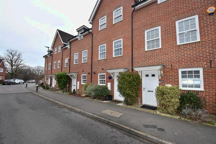 3 Bedroom Town House To Rent In Whittaker Drive, Horley, RH6