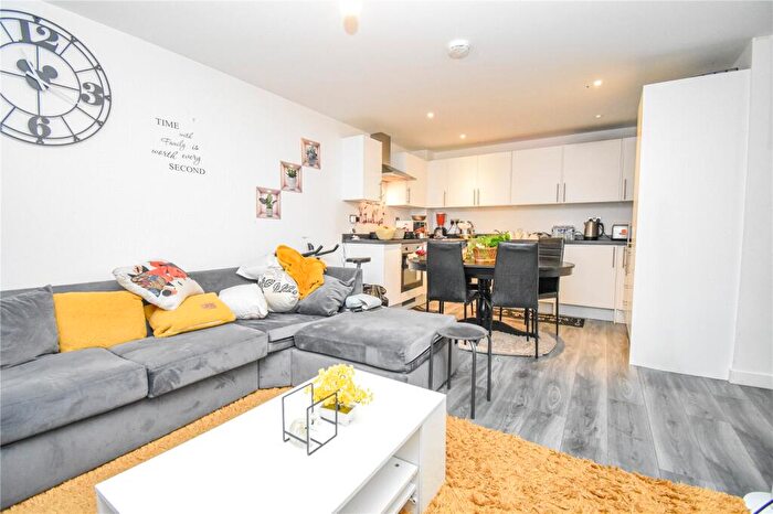 2 Bedroom Apartment To Rent In Carcaixent Square, Newbury, Berkshire, RG14