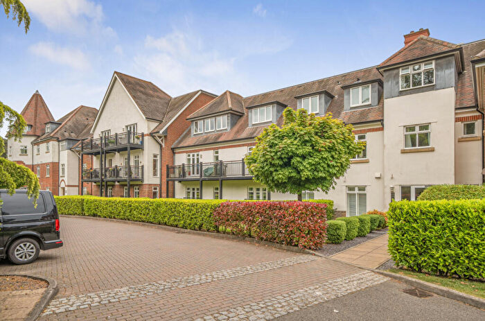 2 Bedroom Apartment For Sale In Beacon Crescent, Hindhead, Surrey, GU26