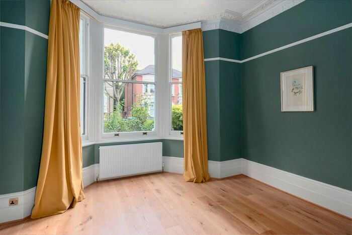 1 Bedroom Flat To Rent In Avenue Crescent, Mill Hill Conservation Area, Acton, W3
