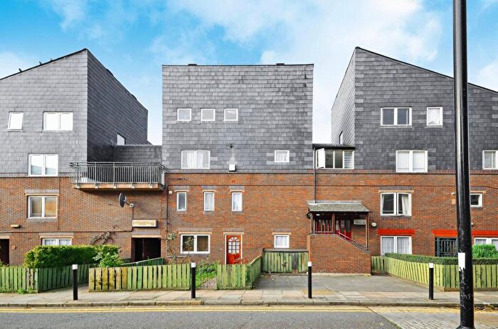 2 Bedroom Maisonette To Rent In John Fisher Street, Tower Hill, London, E1