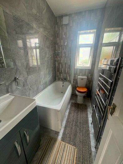 2 Bedroom Flat To Rent In Airthrie Road, Ilford, IG3