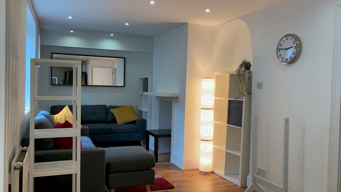 1 Bedroom Detached House To Rent In New Road, Chatham, ME4