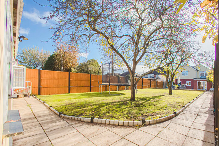 4 Bedroom Detached House For Sale In Oxford Road, Swindon, SN3