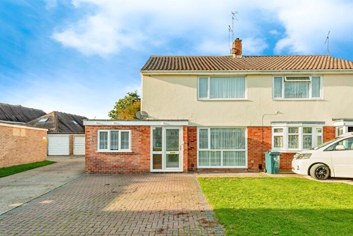 3 Bedroom Semi-detached House For Sale In Old Manor Close, Crawley, RH11