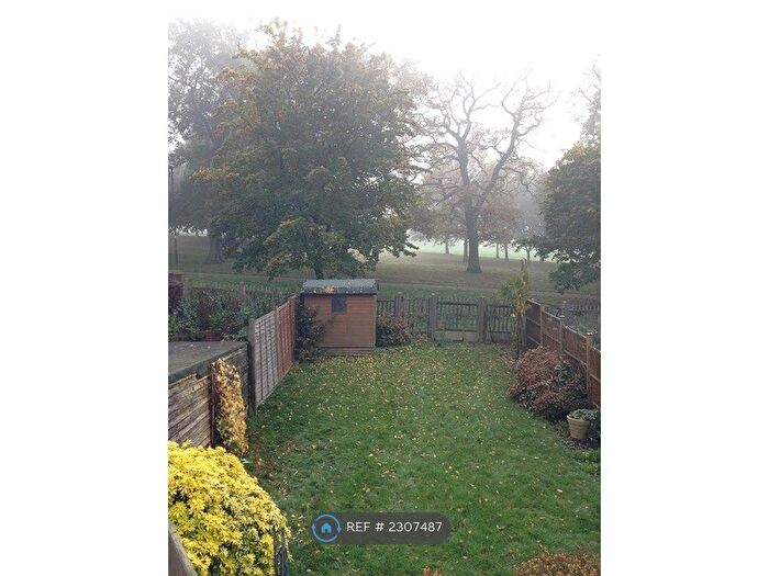 3 Bedroom Semi-Detached House To Rent In Norwood Park Road, London, SE27