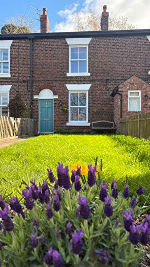 3 Bedroom Terraced House For Sale In Vale Close, Manchester, Stockport, SK4