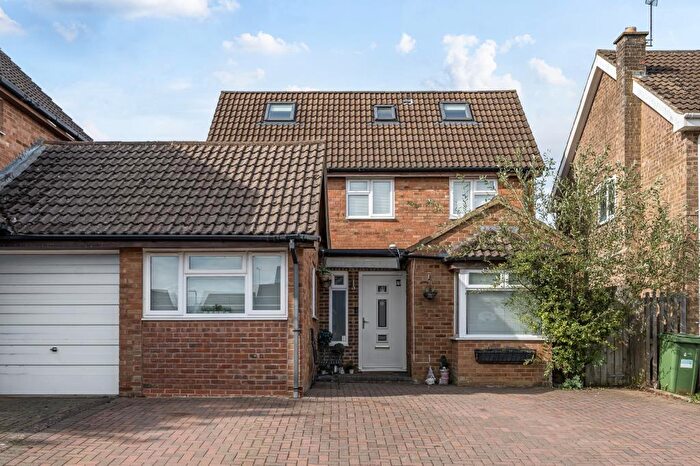 5 Bedroom Link Detached House For Sale In Middleton Cheney, Banbury, OX17