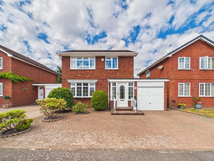 3 Bedroom Detached House For Sale In Alder Close, Burton, Christchurch, Dorset, BH23