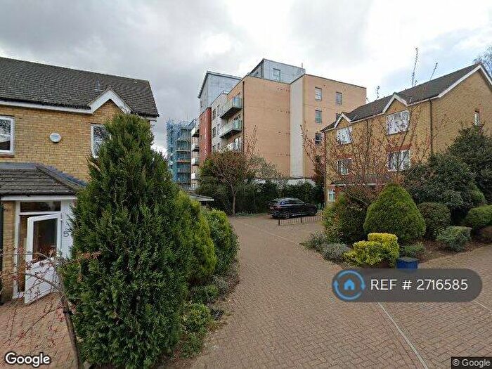 2 Bedroom Flat To Rent In Queen Mary Avenue, London, E18