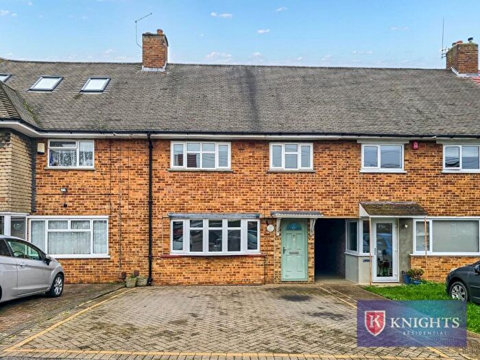 3 Bedroom House For Sale In Lee View, Enfield, EN2