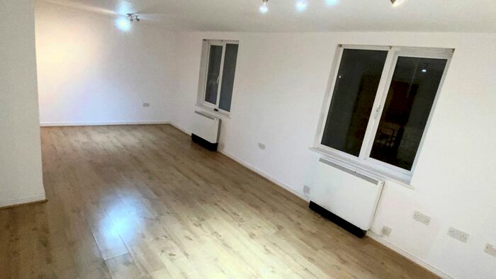 3 Bedroom Flat To Rent In Verona House, Vellocott Close, Butetown, CF10