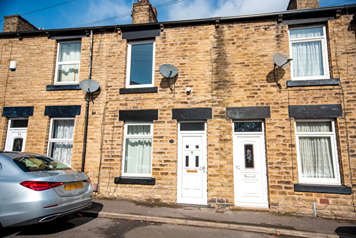 3 Bedroom Terraced House For Sale In Shaw Lane, Barnsley, S70