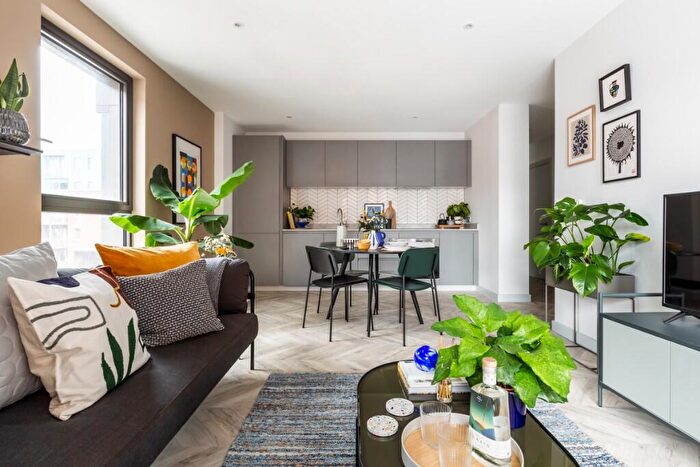 2 Bedroom Apartment To Rent In Dovetail, BS2