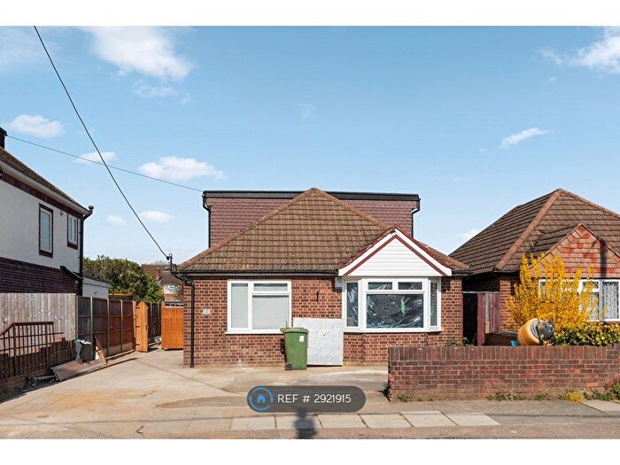 Studio To Rent In Junction Road, Ashford, TW15