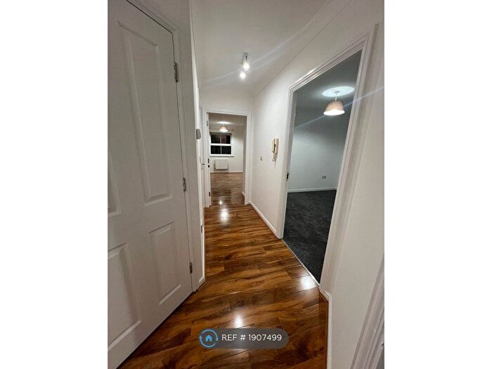 2 Bedroom Flat To Rent In Crispin Way, Uxbridge, UB8