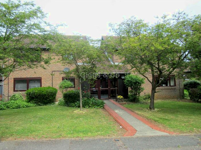 2 Bedroom Flat To Rent In Monarch Road, Eaton Socon, PE19