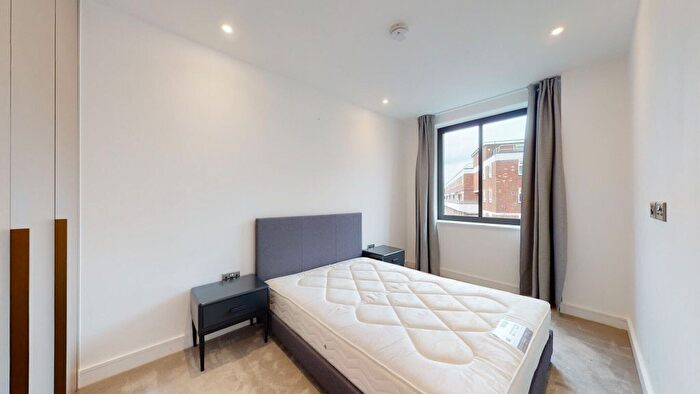 3 Bedroom Flat To Rent In Cremer Street, London, E2