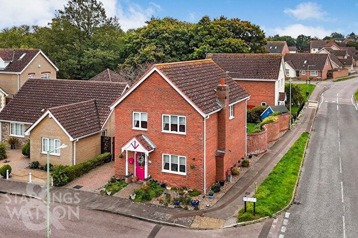 4 Bedroom Detached House For Sale In The Leas, Lowestoft, NR32