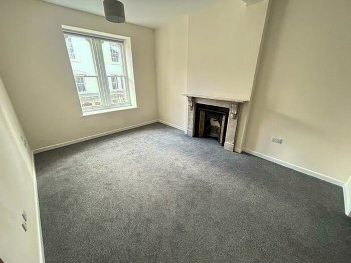 2 Bedroom Apartment To Rent In Broad Street, Launceston, PL15