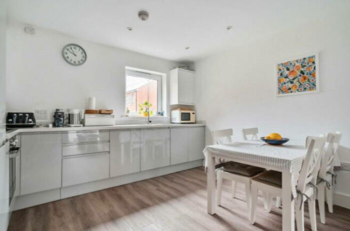 2 Bedroom Flat To Rent In Meridian Way, Southampton, SO14