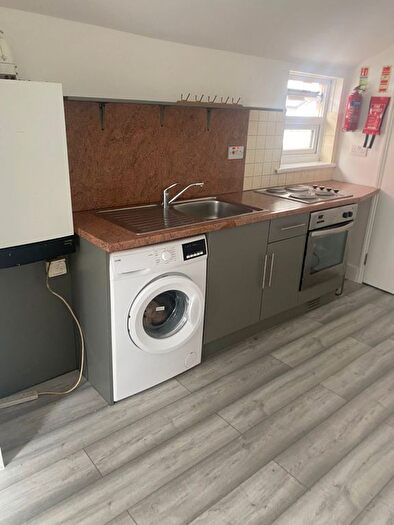 Studio To Rent In High Road Leyton, London, E15