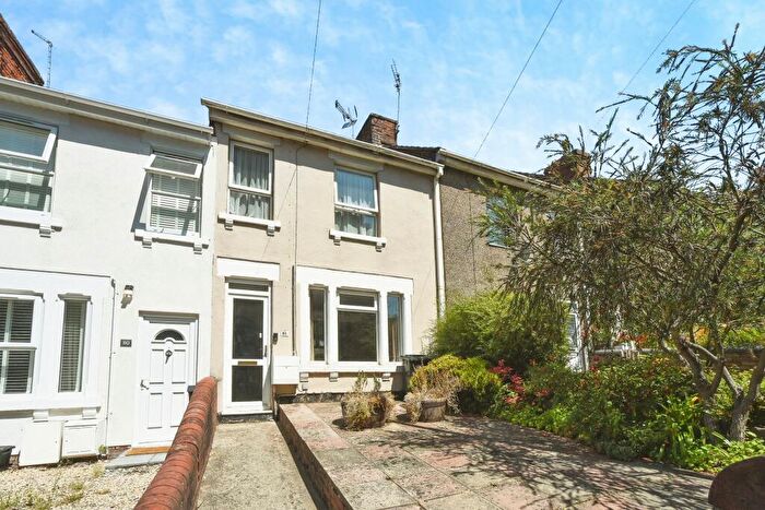 2 Bedroom Terraced House For Sale In Kingshill Road, Swindon, SN1