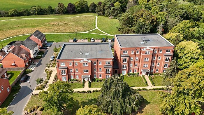 2 Bedroom Flat For Sale In Dower House, Hanstead Park, AL2