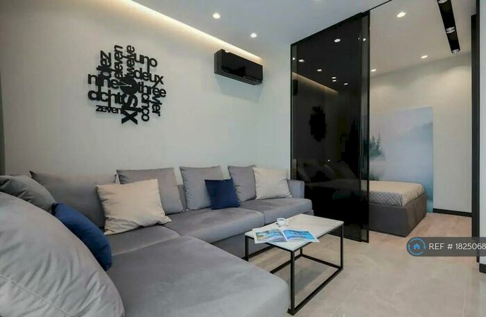 1 Bedroom Flat To Rent In Goswell Road, London, EC1V