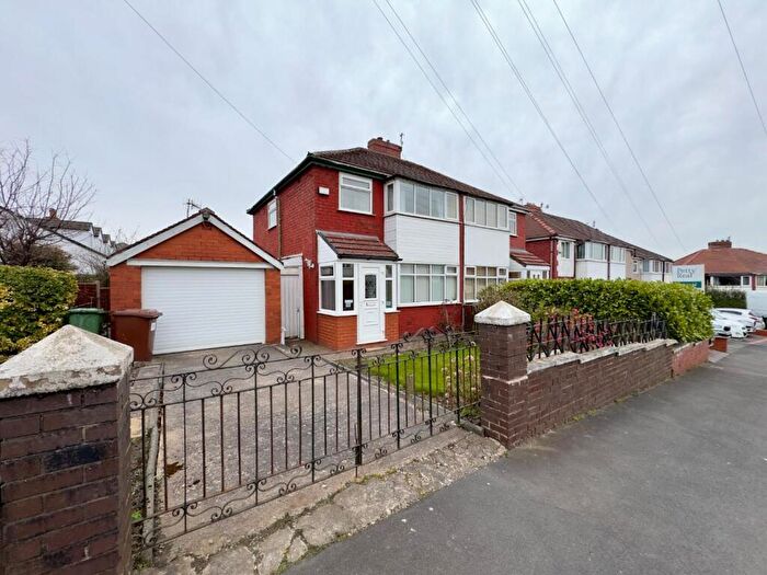 3 Bedroom Semi Detached House For Sale In Thirlmere Road, Burnley, BB10