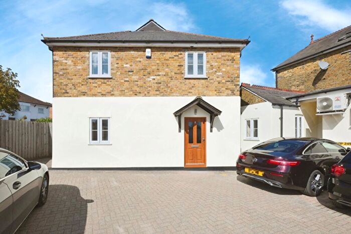 4 Bedroom House To Rent In Turners Hill, Cheshunt, Waltham Cross, EN8
