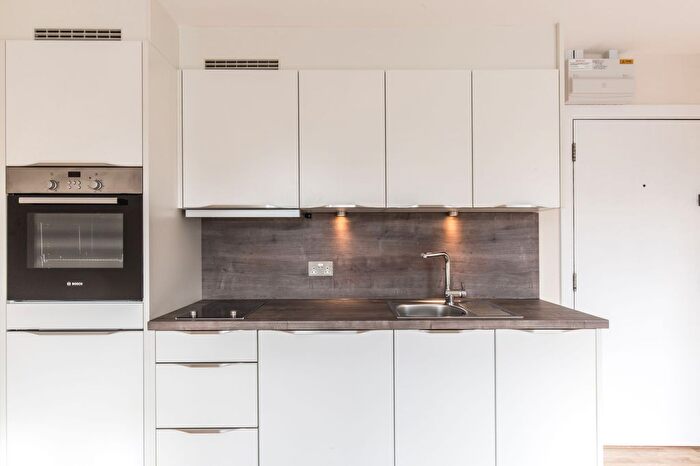 Studio To Rent In Wandsworth Road, London, SW8